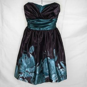 Juniors Strapless Formal Dress